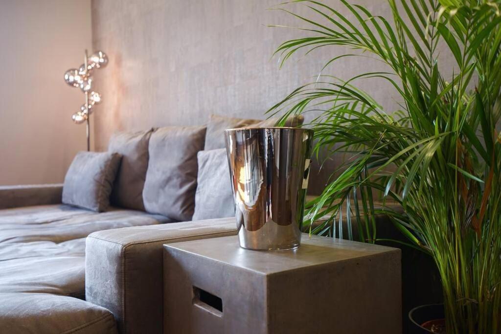 Stunning High-end 2 Bedroom Near Center