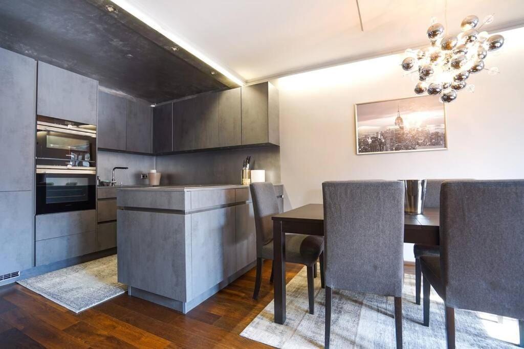 Stunning High-end 2 Bedroom Near Center Apartment Wien