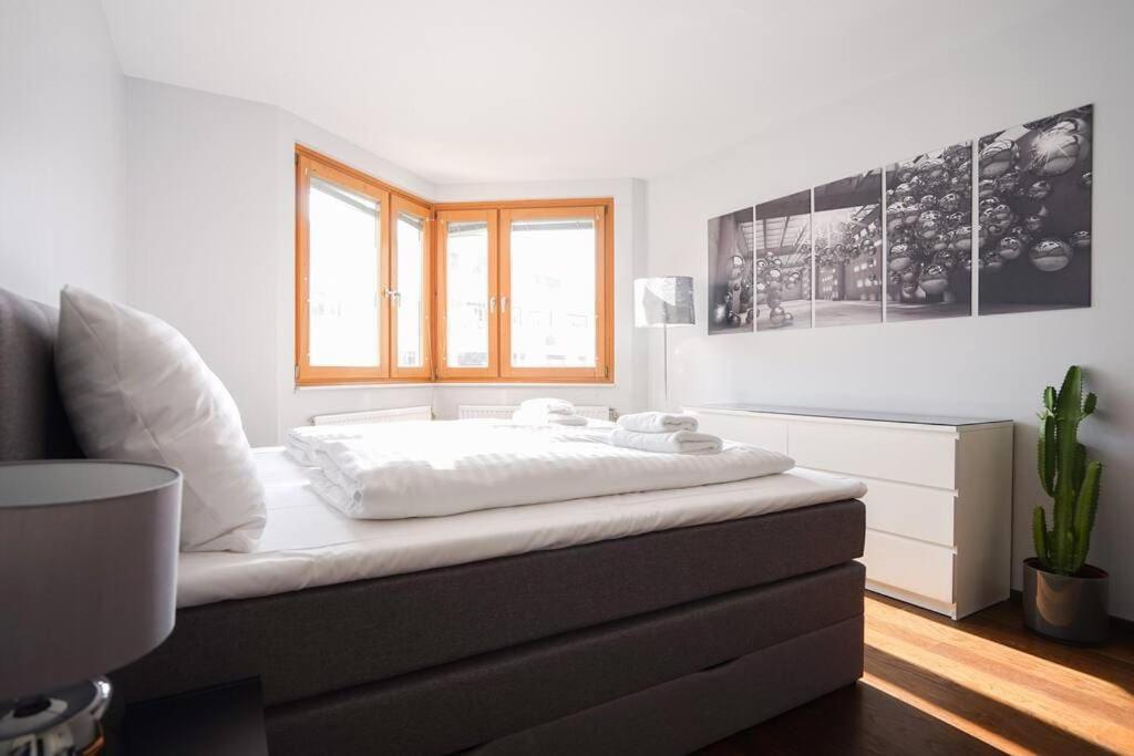 Stunning High-end 2 Bedroom Near Center Apartment *
